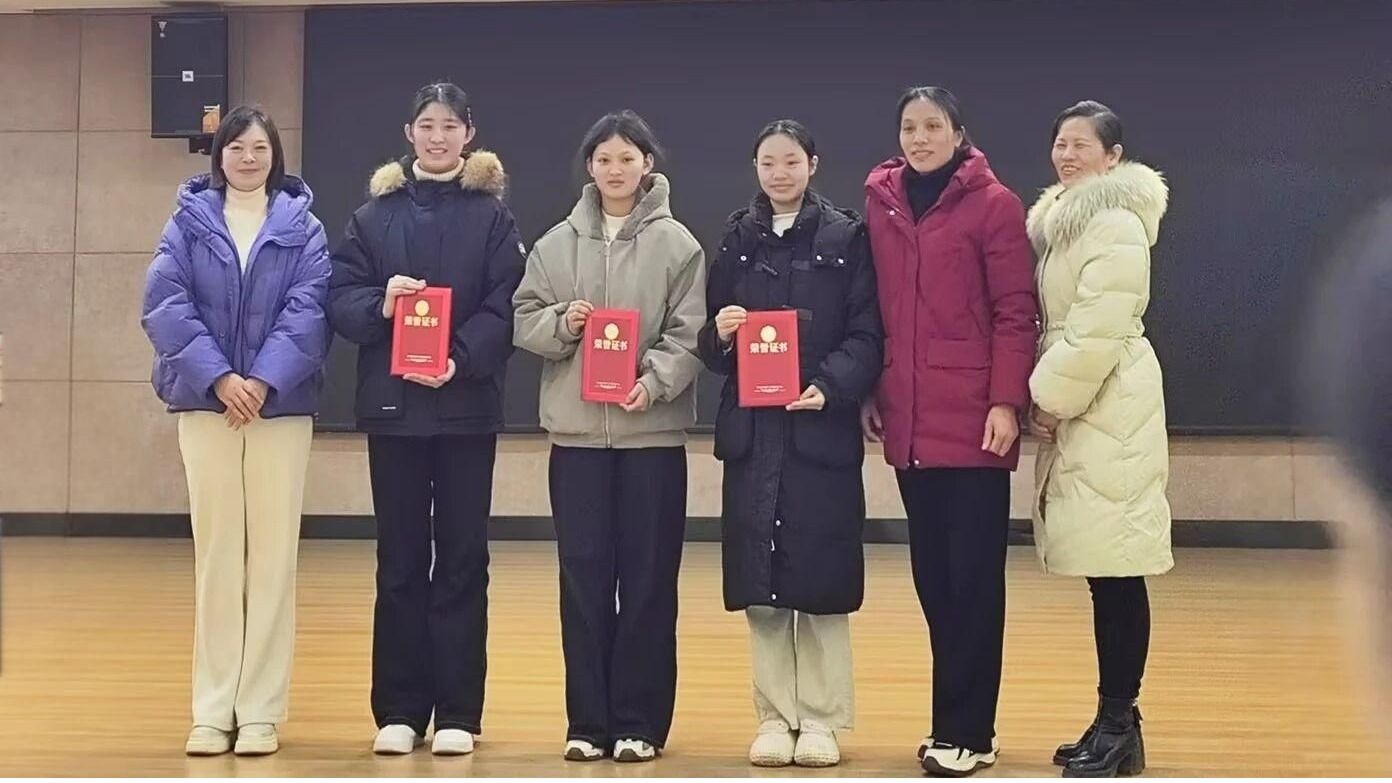 实力出圈！广西英华 2 名护理学子，被全州县中医医院重点表彰