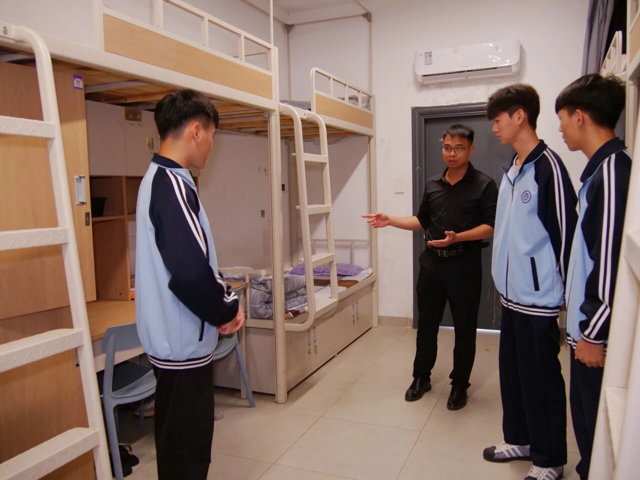 附中检查宿舍 附中检查宿舍