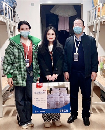 广西英华国际职业学院 |  情暖冬日，你我同行-冬季送温暖系列活动