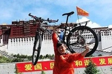 李佳钊：迎着光奔跑的英华人