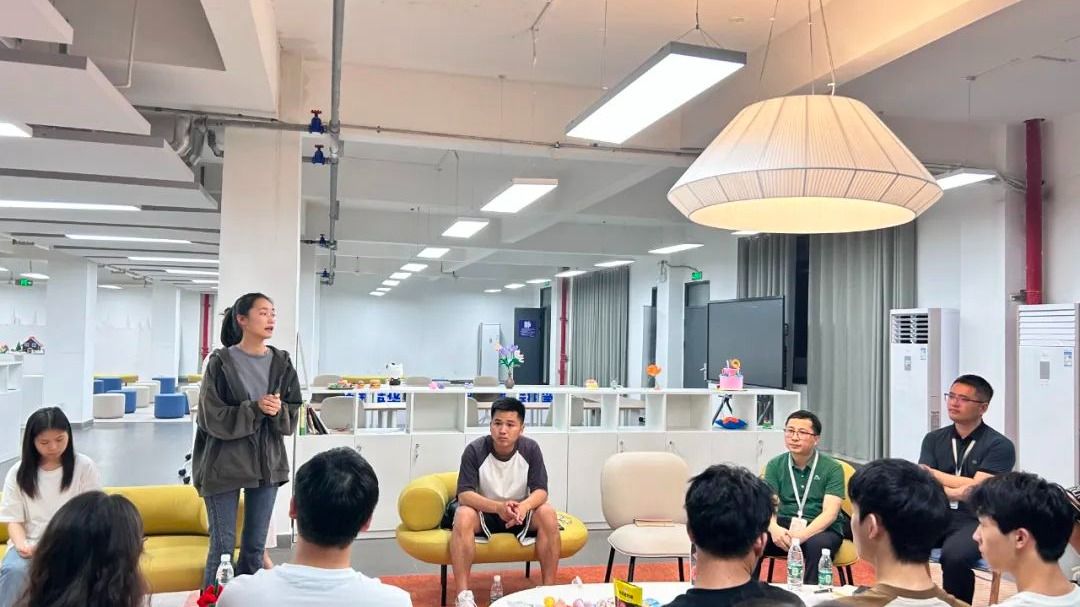 【强一线行动-广西英华】建筑与设计学院团总支学生会召开新学期工作交流分享会